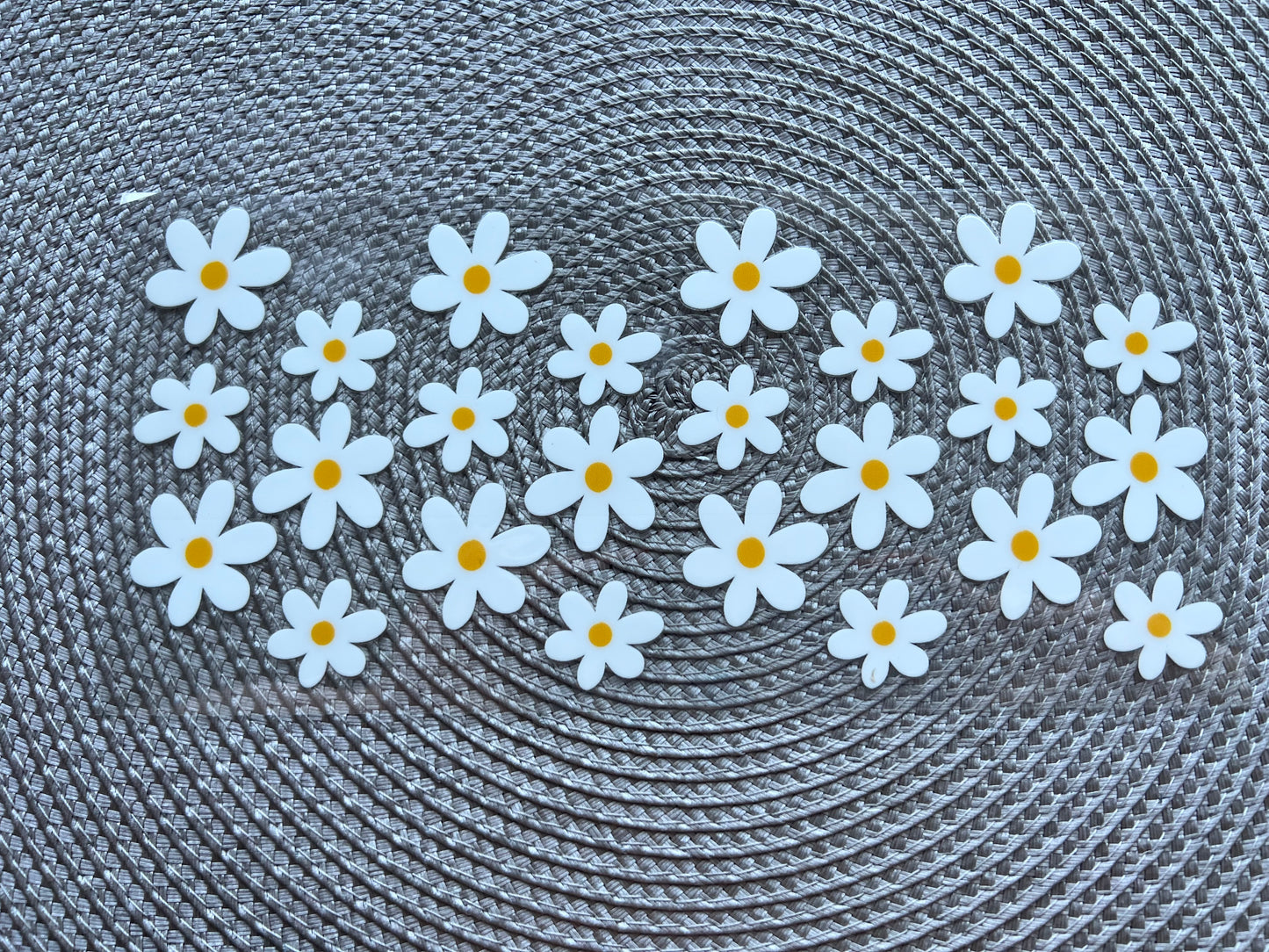 White daisies | UV DTF glass can wrap
