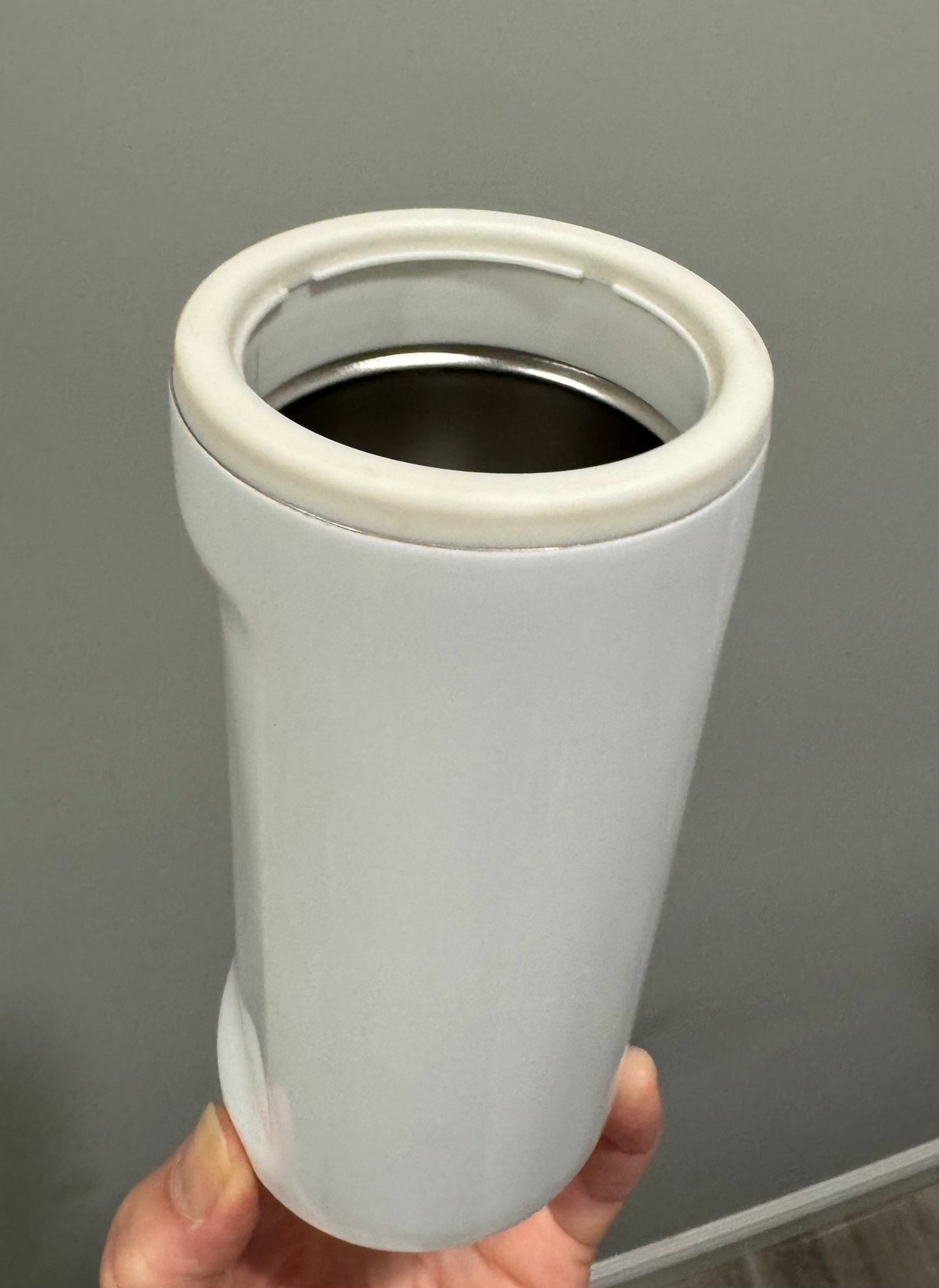 Insulated skinny can cooler