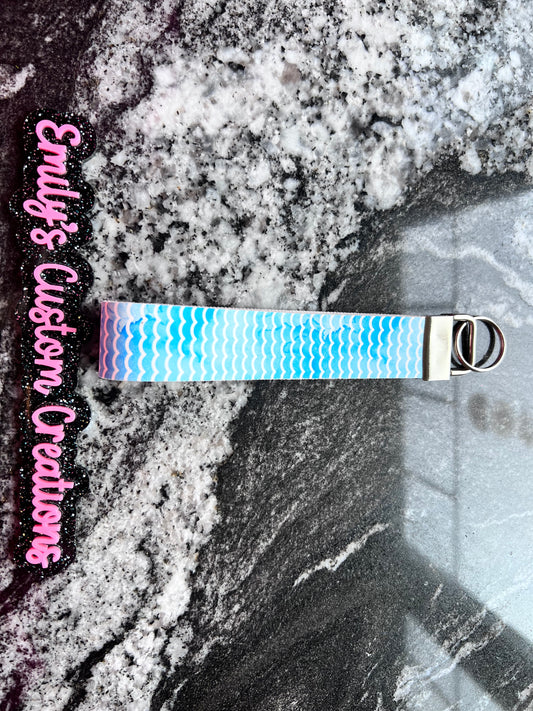 Wavy water wristlet